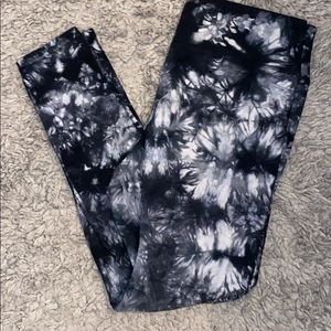 T I E D Y E LEGGINGS